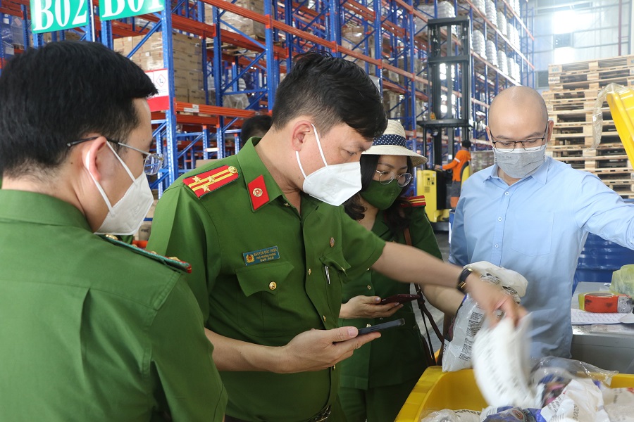 Cục PCCC và CNCH Bộ Công an: Trao đổi kinh nghiệm thực tế về tổ chức chữa cháy, cứu hộ, cứu nạn với loại hình tàu biển tại Hải Phòng